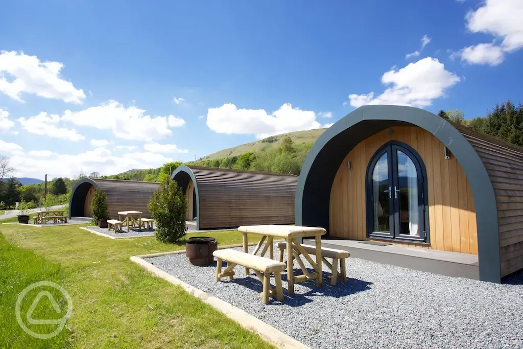 Superior ensuite glamping pods with picnic bench and hot tub Superior ensuite glamping pods with picnic bench and hot tub