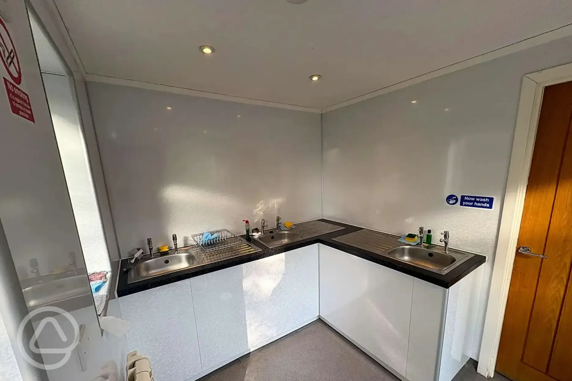 Indoor washing up area with three sinks Indoor washing up area with three sinks