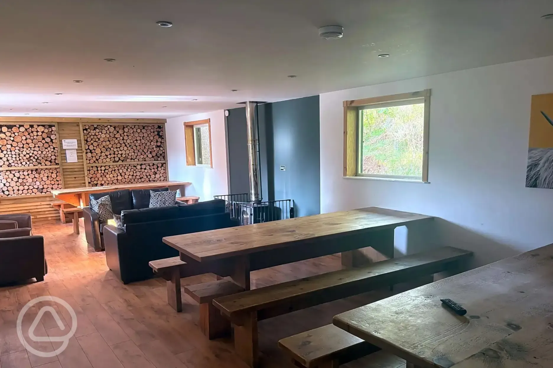 Heated recreation room with tables Heated recreation room with tables