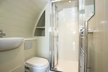 Superior pod ensuite