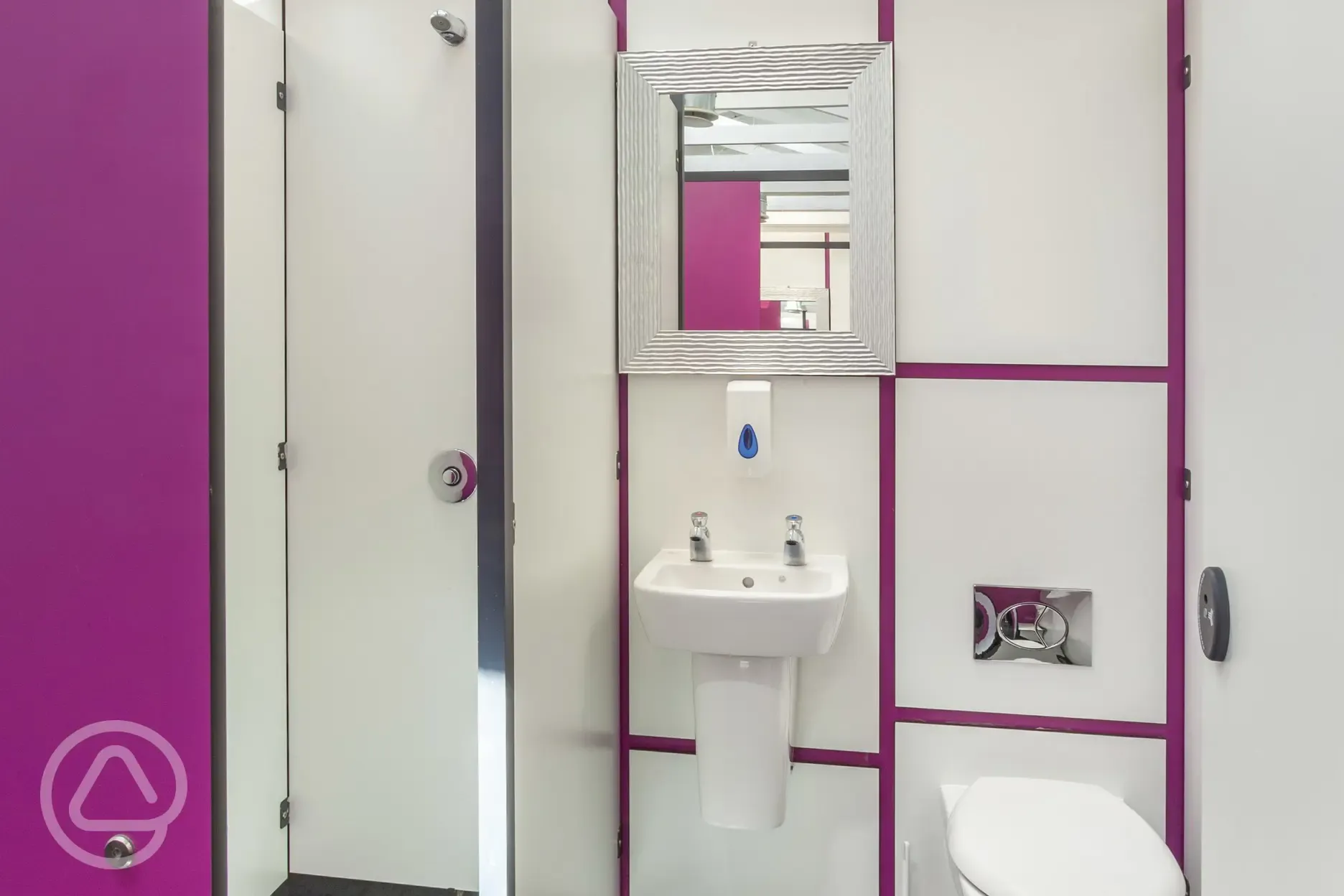 Toilets and showers cubicles (free)