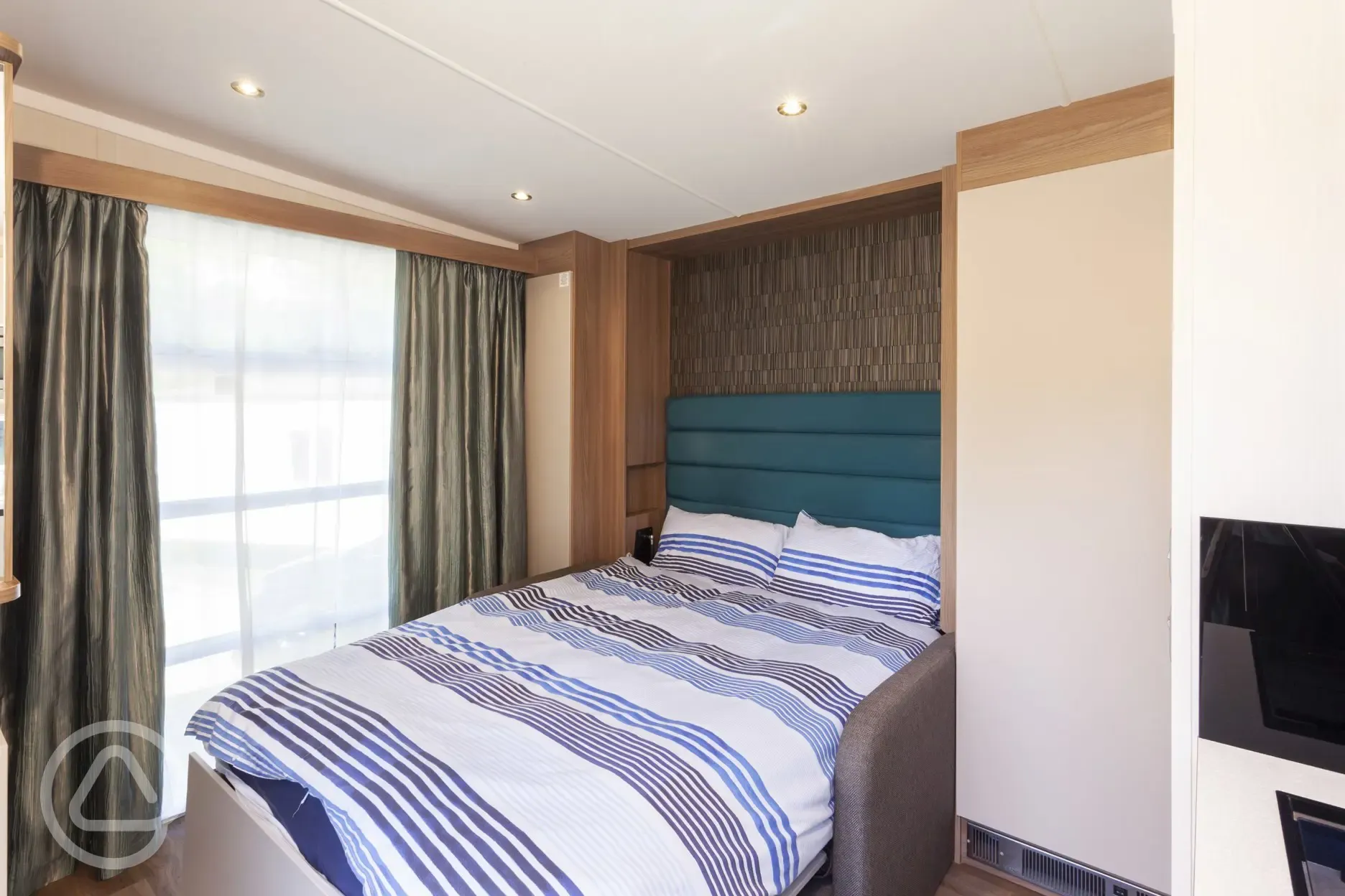 Studio pod pull-down bed
