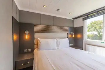 Ensuite glamping cabin king size bedroom with bedding Ensuite glamping cabin king size bedroom with bedding