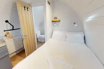 Glamping pod double bed