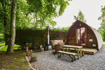 Ensuite glamping pod with wood fired hot tub