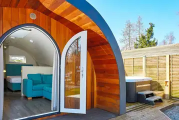 Superior ensuite glamping pods with electric hot tubs