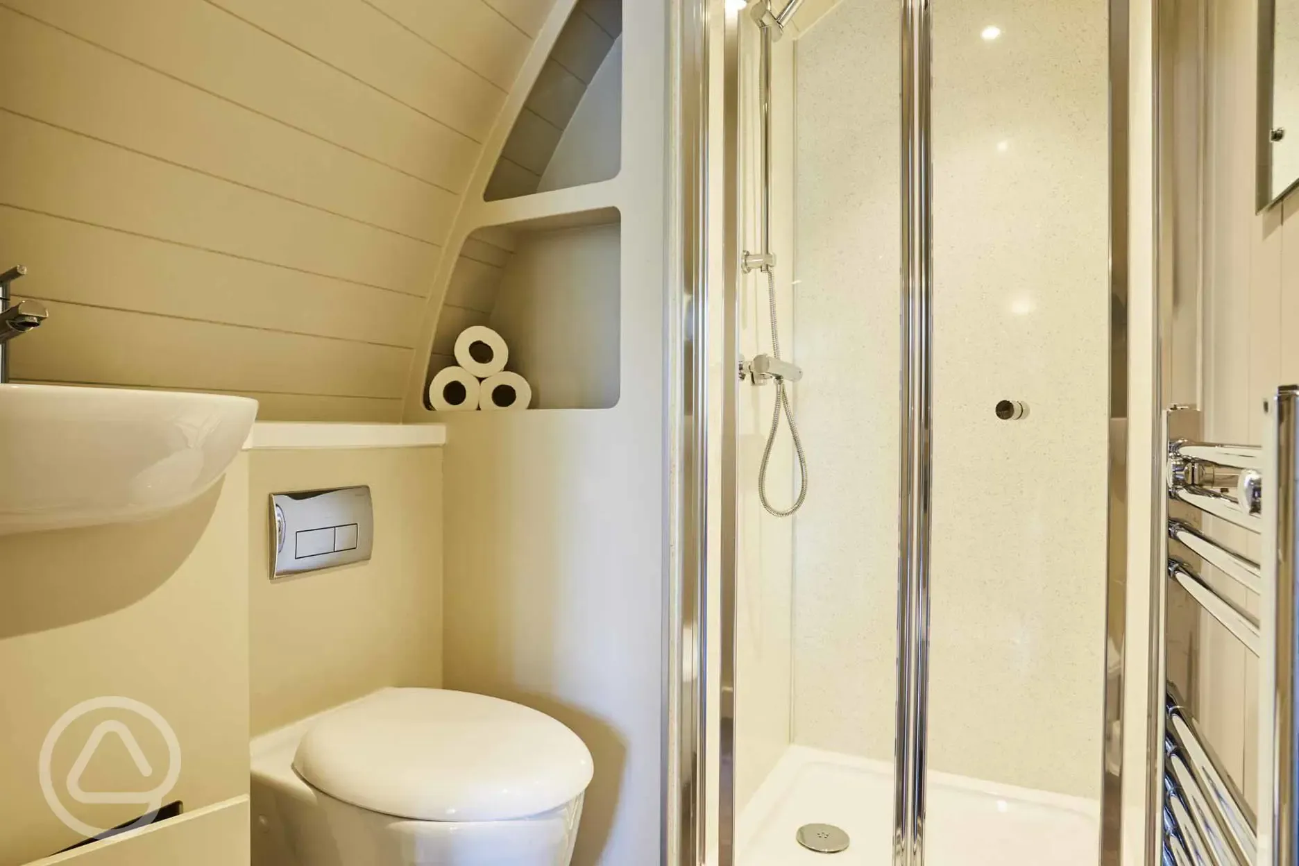 Superior ensuite glamping pod with electric hot tub - bathroom