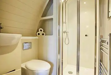 Superior ensuite glamping pod with electric hot tub - bathroom