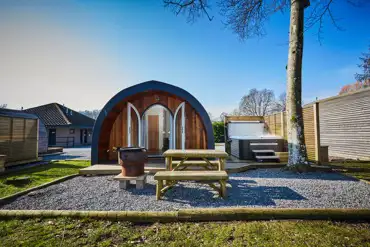 Superior ensuite glamping pods with electric hot tubs and fire pits