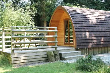Ensuite glamping pod with raised deck area