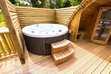 Ensuite glamping pod with hot tub