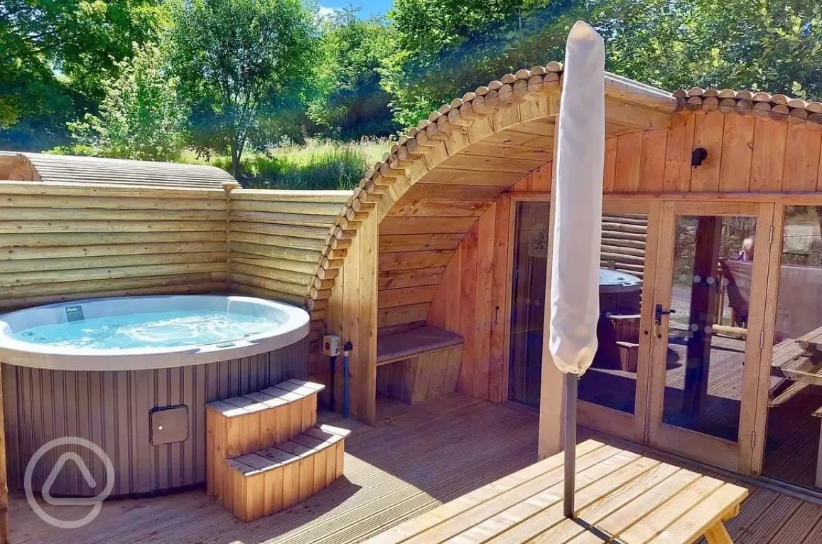 Ensuite glamping pod with hot tub