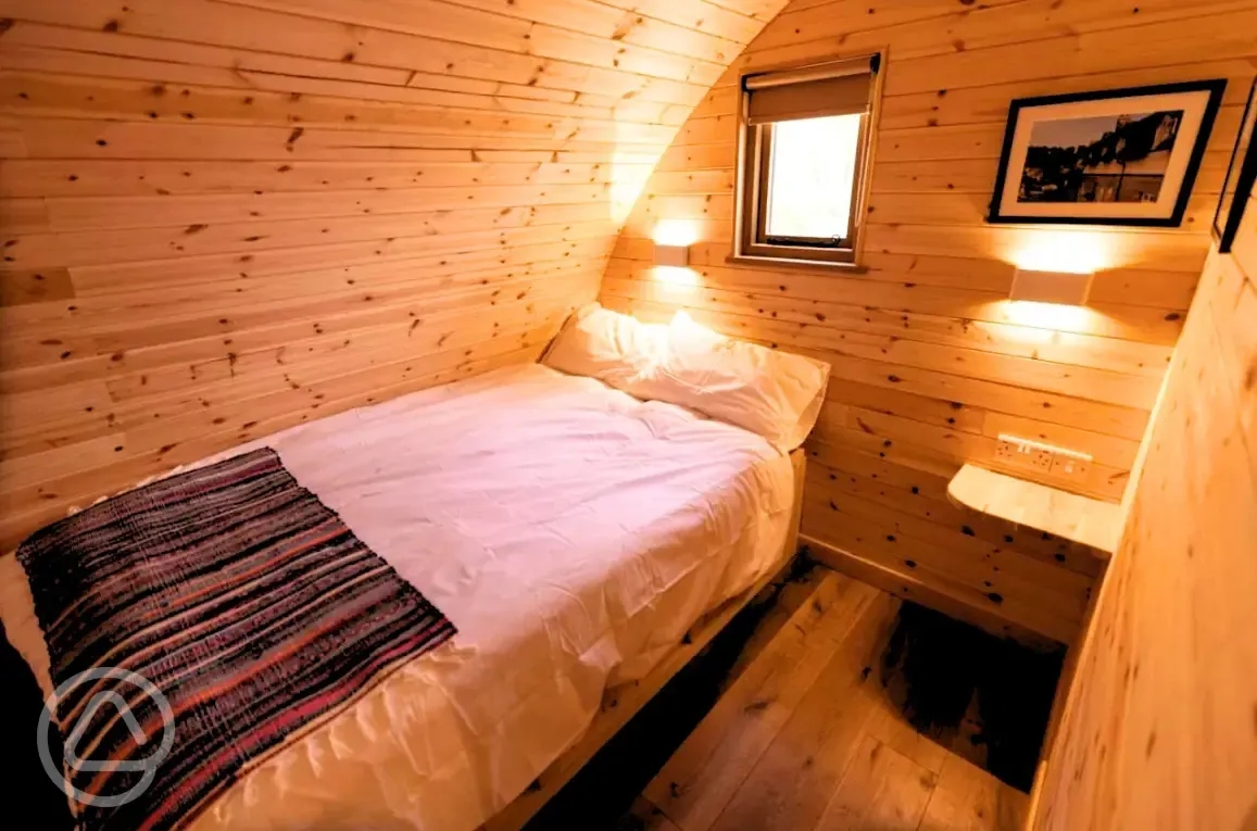 Ensuite glamping pod with hot tub double bedroom