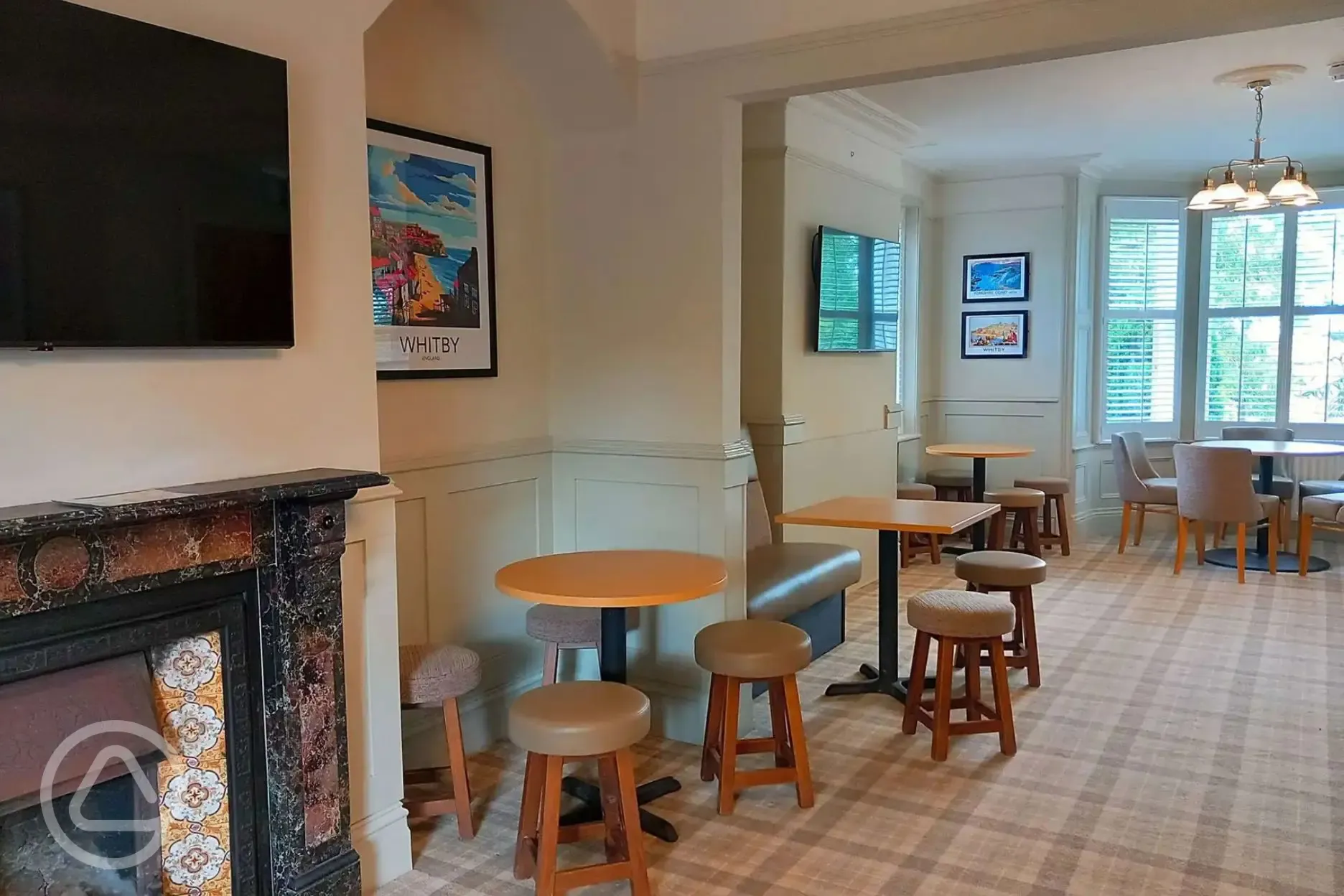 Cafe and bar, open daily and serving a range of snacks and drinks