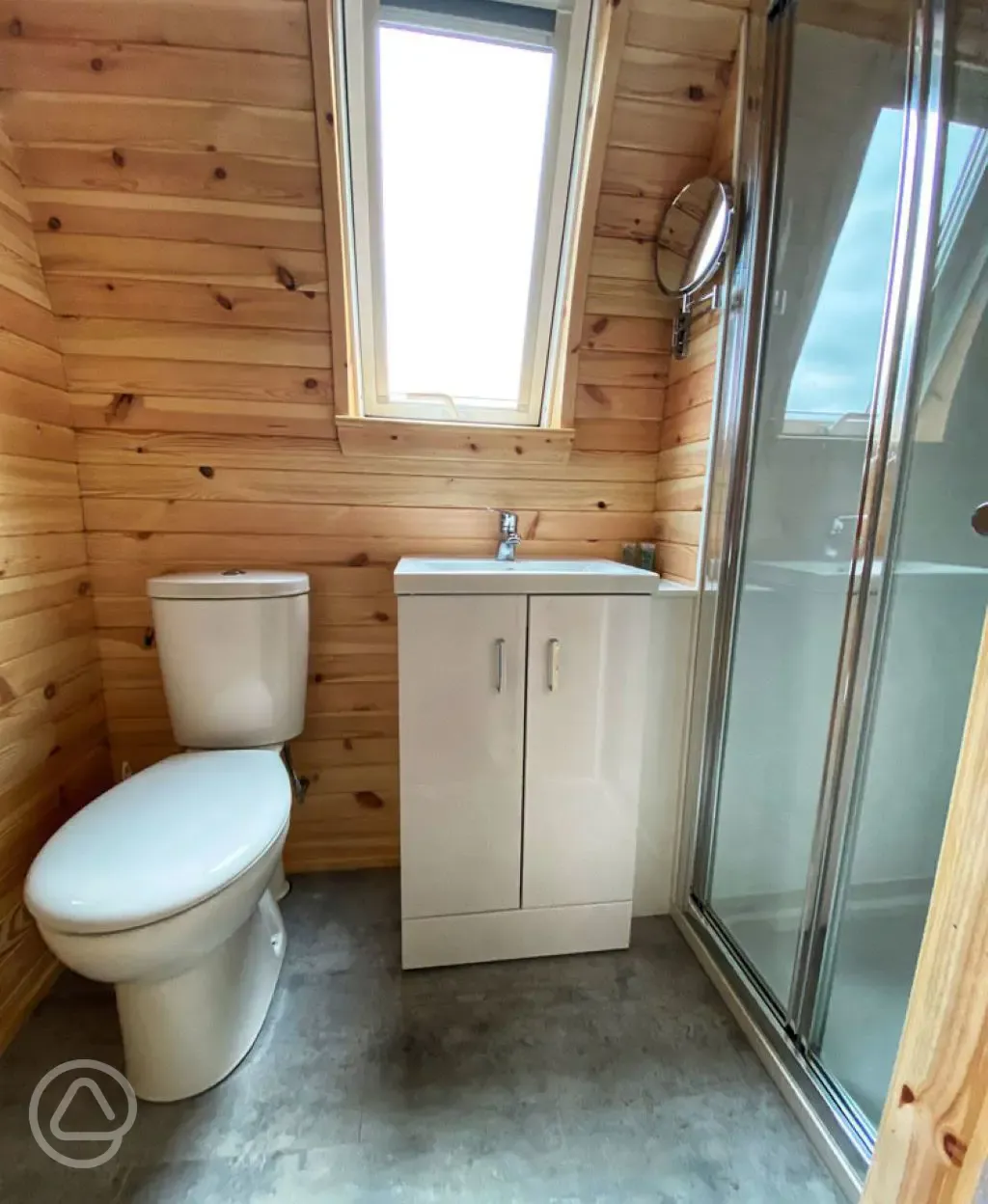 Executive glamping pod ensuite