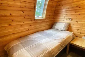 Executive glamping pod single bedroom