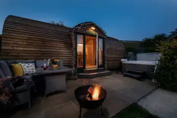 Premier ensuite Wigwam pod at night