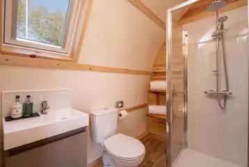 Deluxe ensuite Wigwam pod bathroom