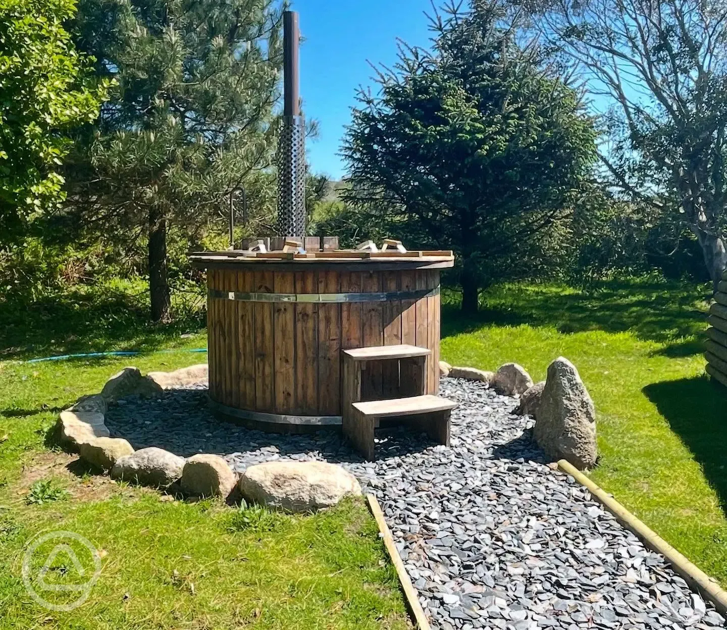 Ensuite glamping pod (one bedroom) with wood-fired hot tub