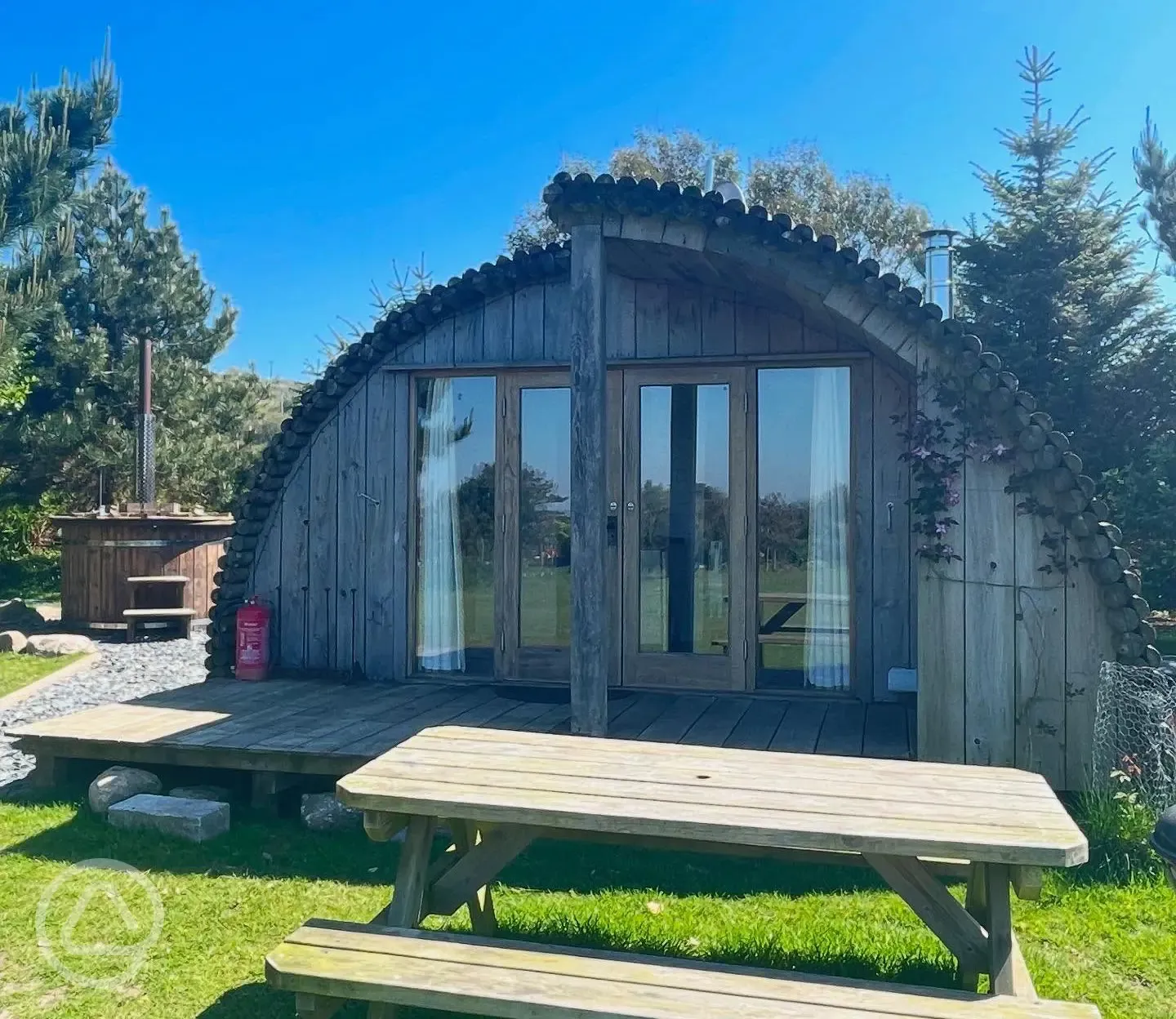 Ensuite glamping pod (one bedroom) with wood-fired hot tub