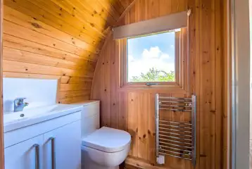 Ensuite lodge pod bathroom