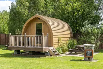 Harry cabin pod