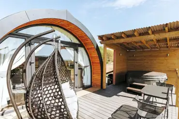 Luxury pod and hot tub - sleeps two