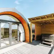 Luxury pod and hot tub - sleeps four
