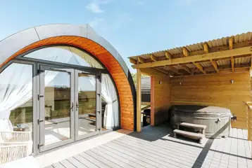 Luxury pod and hot tub - sleeps four