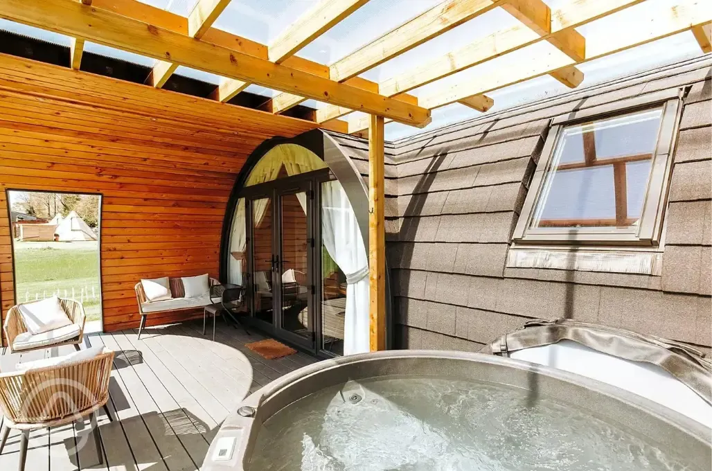 Luxury pod and hot tub - sleeps five