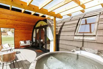 Luxury pod and hot tub - sleeps five