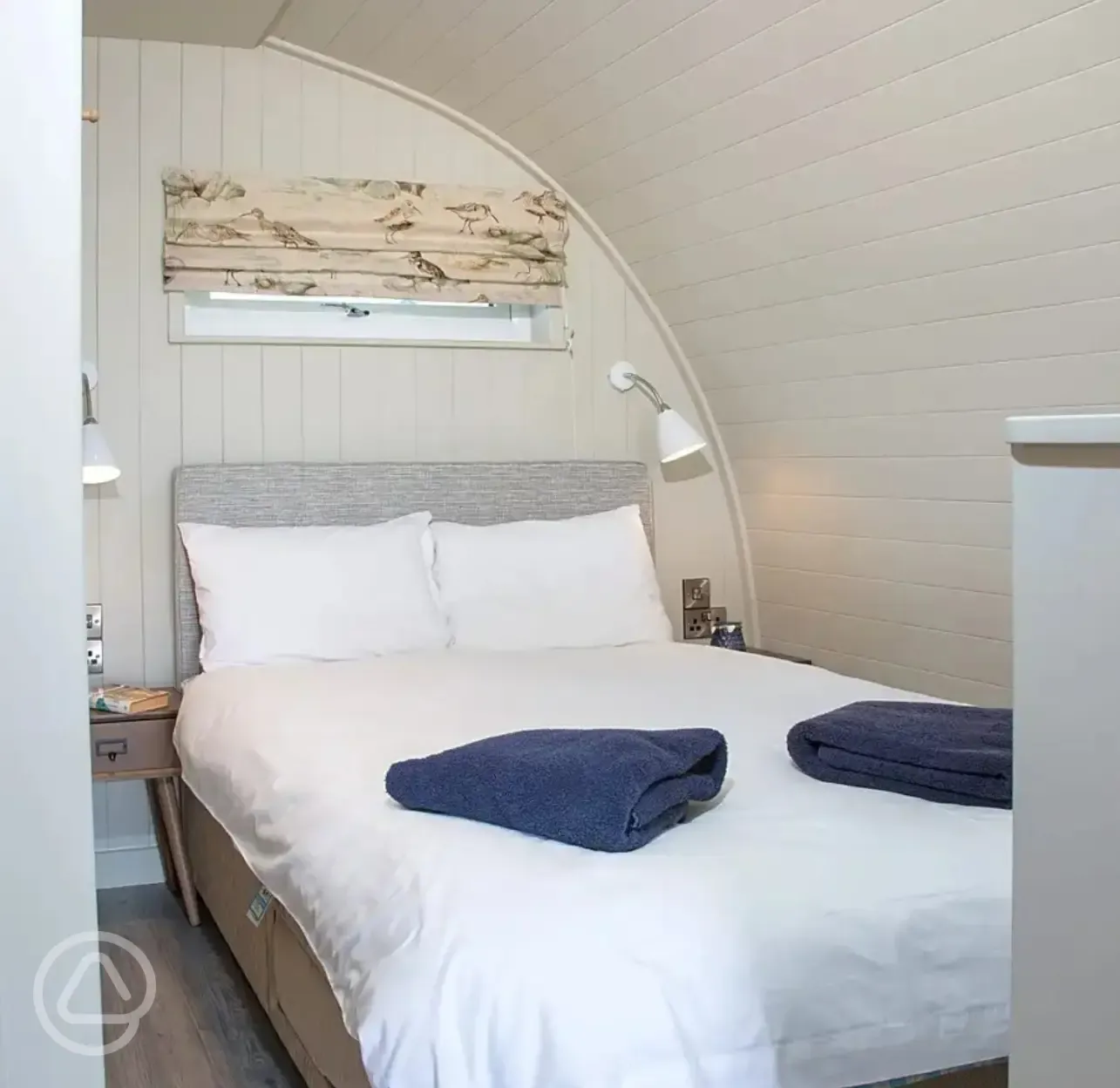 Superior ensuite glamping pod with hot tub double bed