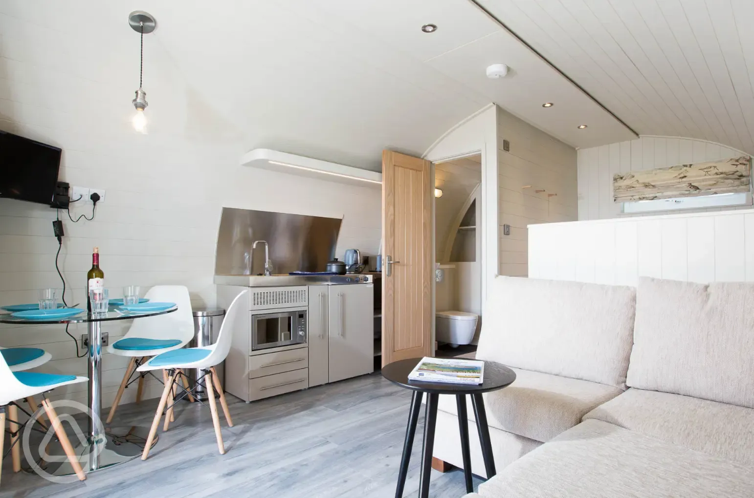 Superior ensuite glamping pod with hot tub interior