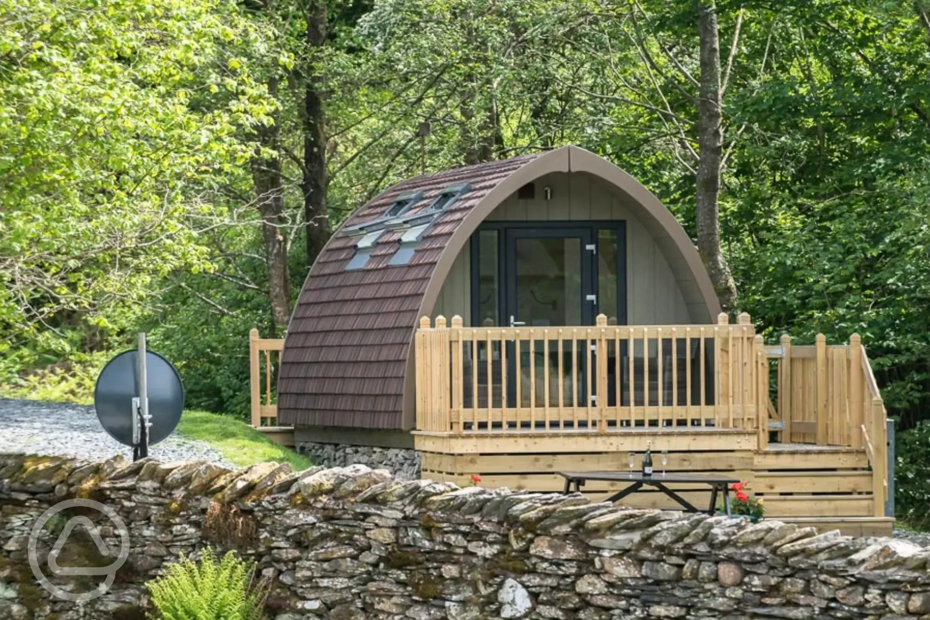Deluxe glamping pod with a decking and picnic bench