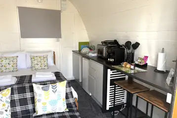 Glamping pod with a double bed and kitchenette Glamping pod with a double bed and kitchenette