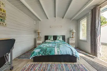 Beach hut cabin double bed with two pull out futons
