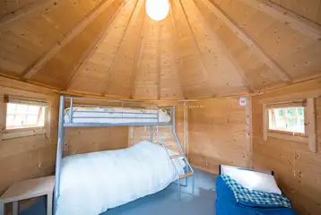 Camping cabin triple sleeper bunk bed (one double, one single)