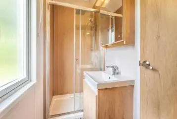 Jurassic Escape Pod ensuite with a shower, toilet, and handwashing sinks Jurassic Escape Pod ensuite with a shower, toilet, and handwashing sinks
