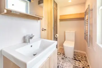 Jurassic Escape Pod ensuite with a shower, toilet, and handwashing sinks Jurassic Escape Pod ensuite with a shower, toilet, and handwashing sinks