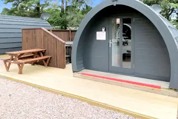 Ensuite pod with hot tub 