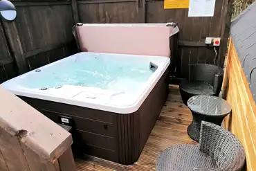 Private electric hot tub with privacy fencing