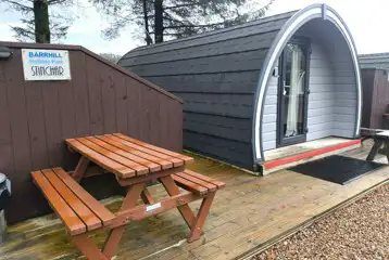 Ensuite pod with hot tub, picnic bench and privacy fencing