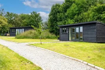 Overview of the ensuite glamping cabins