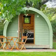 Camping pod with outdoor seating Camping pod with outdoor seating
