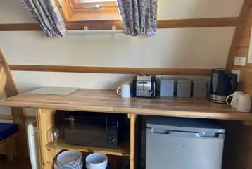 Camping pod with a fridge, microwave, kettle, toaster, cutlery and crockery Camping pod with a fridge, microwave, kettle, toaster, cutlery and crockery