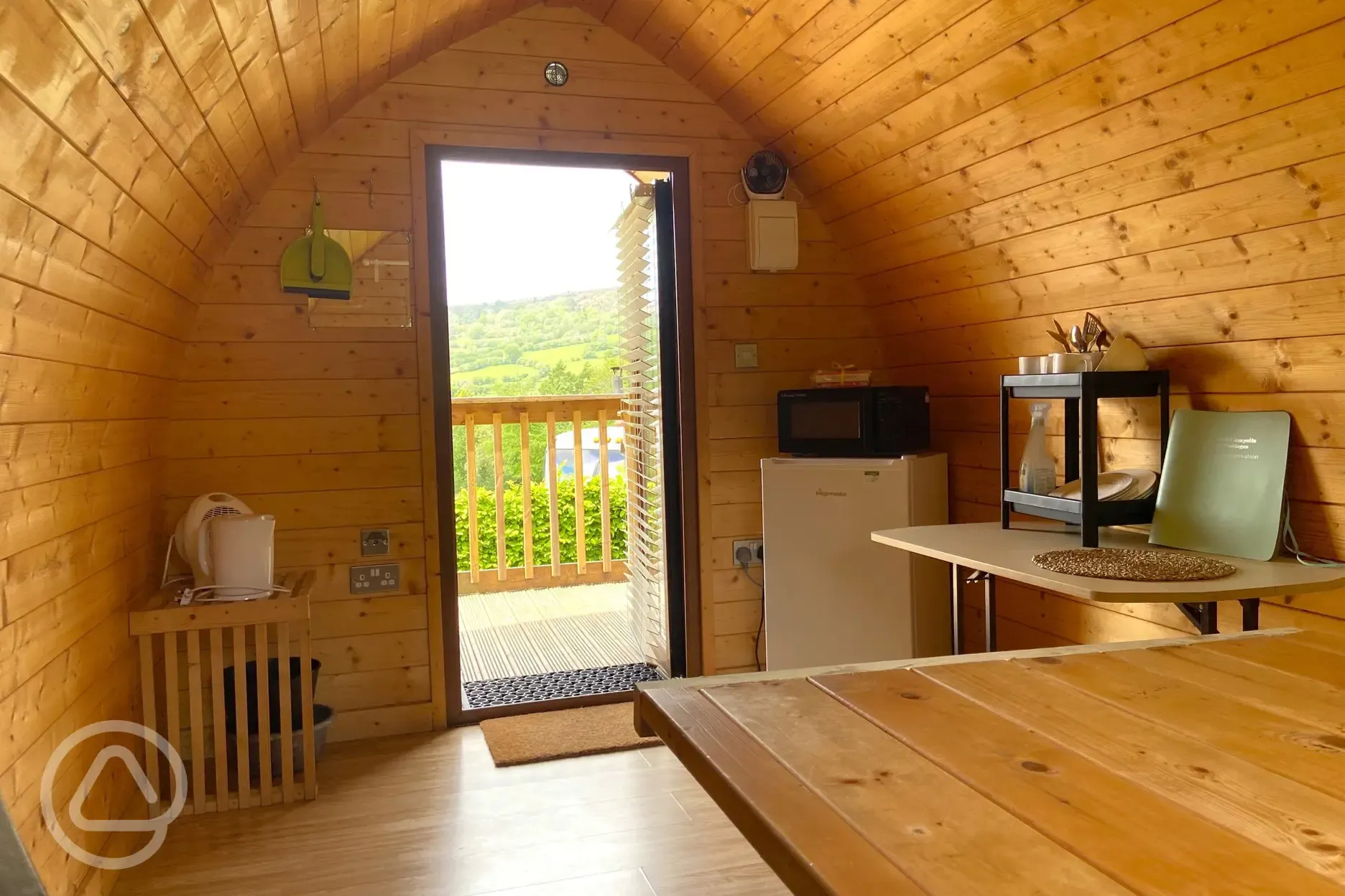Log pod interior