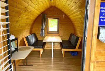 Log pod interior Log pod interior