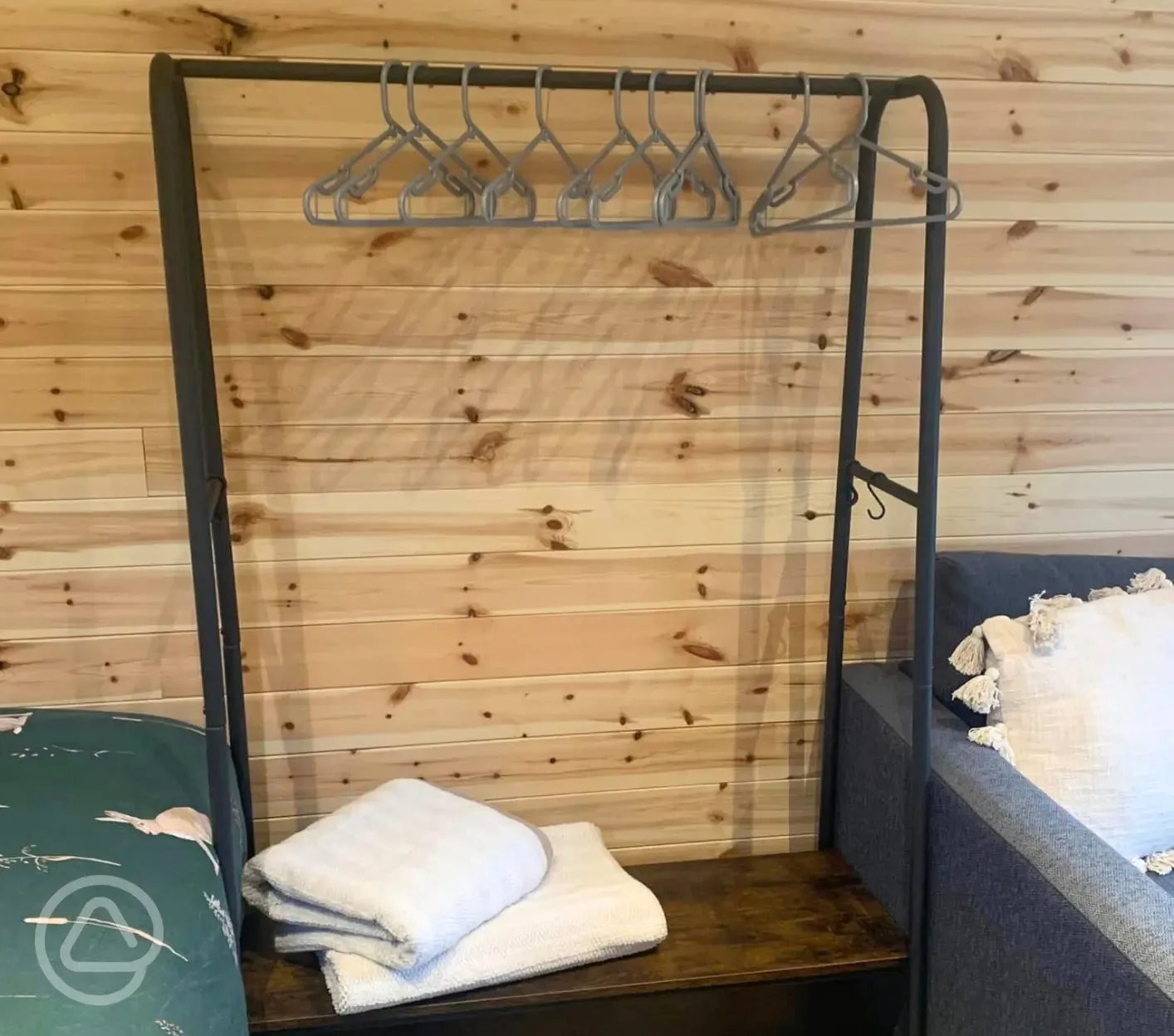 Ensuite glamping pod hanging rail