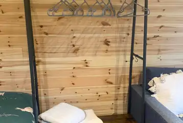 Ensuite glamping pod hanging rail