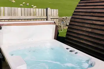Camping pod private electric hot tub Camping pod private electric hot tub